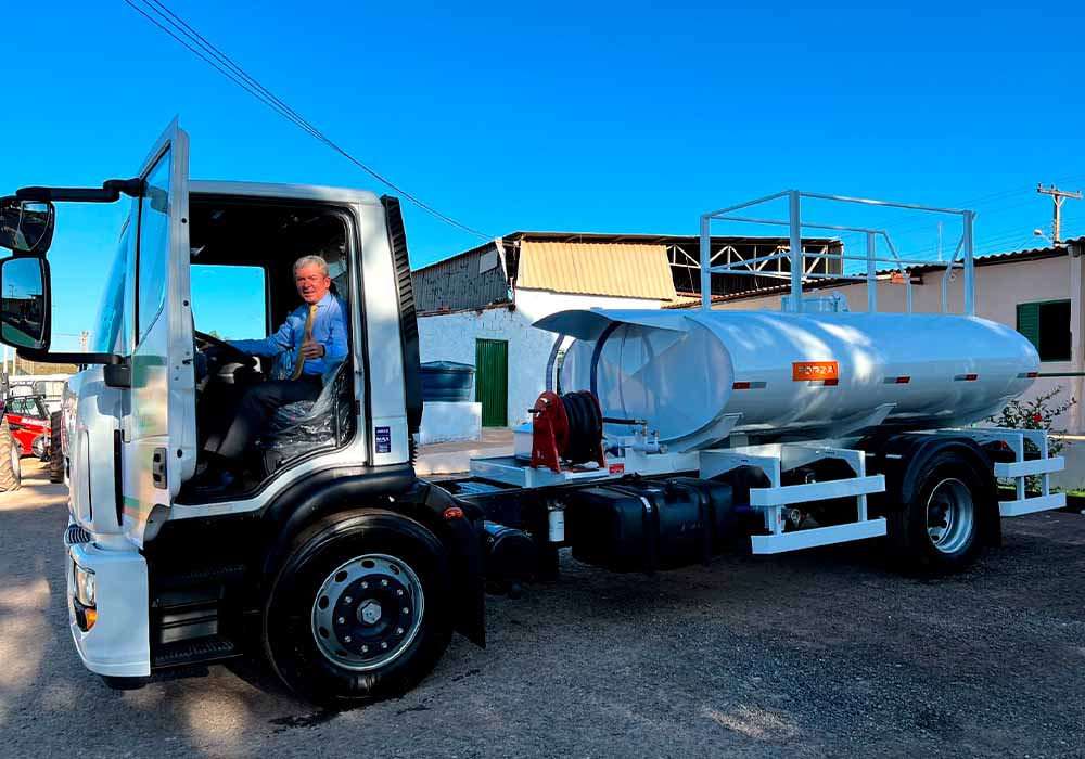 Valparaíso de Goiás recebe reforço na frota da Infraestrutura, fruto da articulação política de Placido Cunha