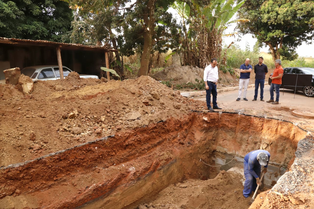PREFEITO MUNICIPAL E DEPUTADO FEDERAL REALIZAM VISTORIA DE OBRAS NO BAIRRO YPIRANGA