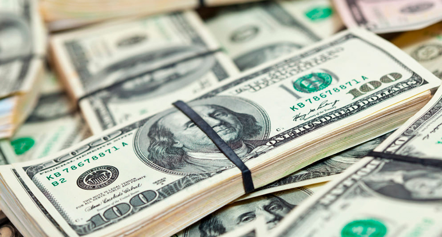 Dólar termina o dia cotada a R$ 5,27 diante de incertezas internas e internacionais