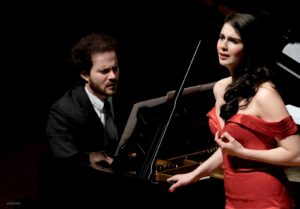 Ammiel Bushakevitz e Laetitia Grimaldi se apresentam na cidade de Goiás