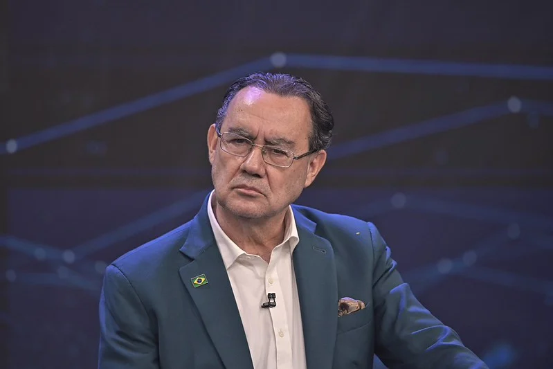 Cientista político analisa ascensão de Augusto Cury: “força do antissistema”