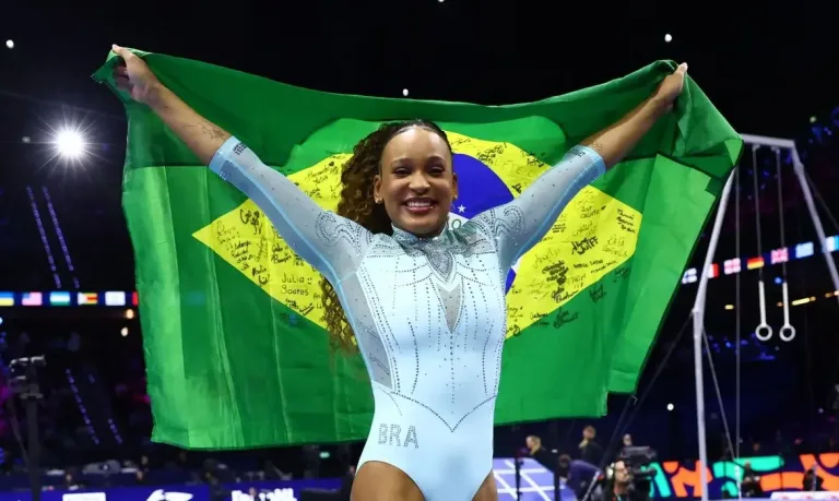 Rebeca Andrade conquista tricampeonato mundial no salto admin