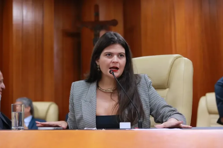 TSE suspende decisão que determinou perda do mandato de Aava Santiago admin