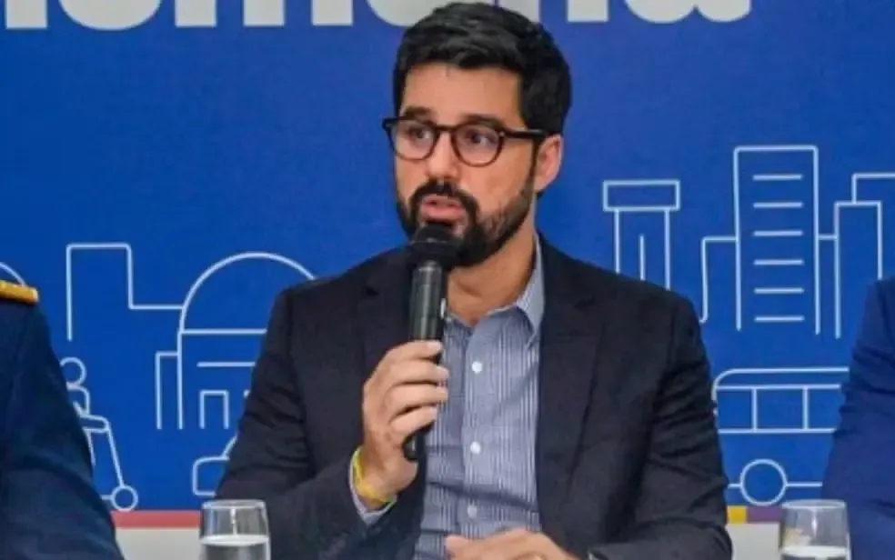 Secretário de Mobilidade de Salvador tem prisão decretada após redução da frota de ônibus no segundo turno admin