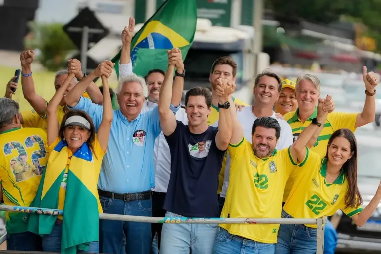 Daniel Vilela defende mudança no Brasil em carreatas pró-Flávio Bolsonaro em Goiás admin