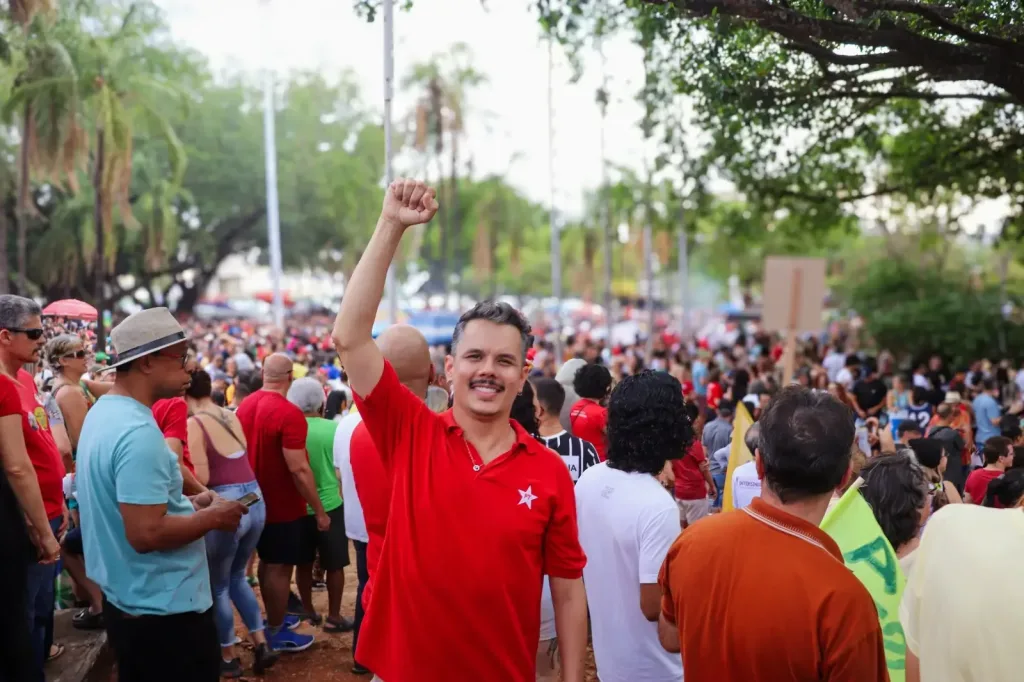 “Primeira vez que um LGBTQIA+, assumido e militante, ocupa a Assembleia”, celebra Fabrício Rosa admin