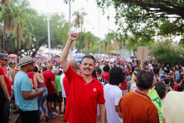 “Primeira vez que um LGBTQIA+, assumido e militante, ocupa a Assembleia”, celebra Fabrício Rosa admin
