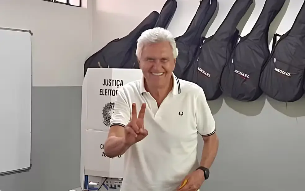 Caiado registra voto em Nova Crixás e fala em “humildade” para aguardar resultado admin