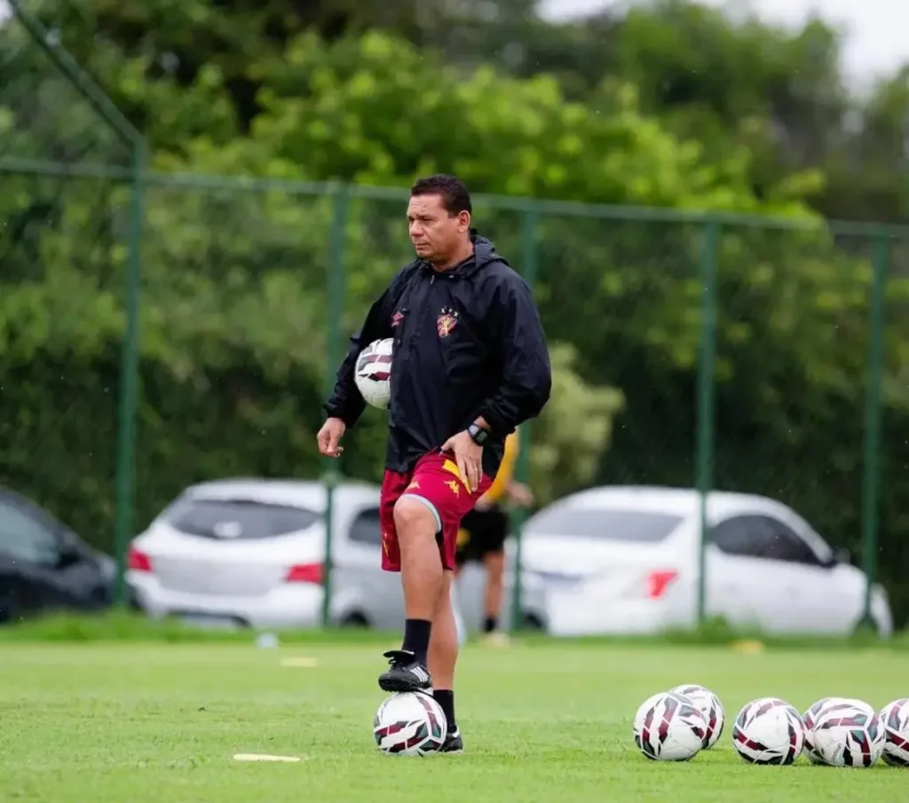 Com três competições em 2027, Anápolis aposta em técnico conhecido no futebol goiano admin